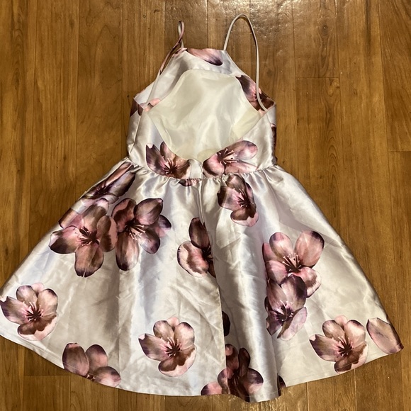 Lulu’s Backless Floral Print Dress With Pockets - Picture 9 of 9